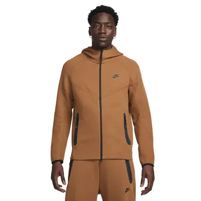 Olive green nike store tech sweatsuit