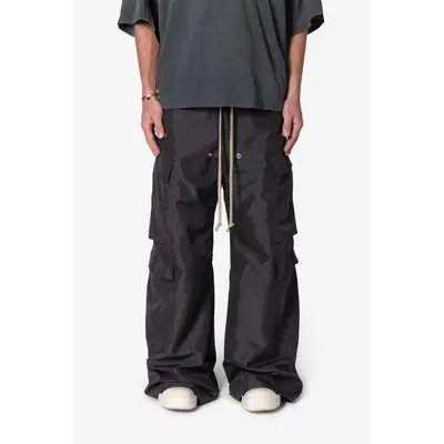 【SATIIIZ】Andy Cargo Balloon Pants Aritzia Outgoing Satin Cargo Pant - TikTok Shop