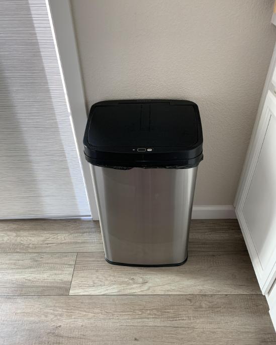 Insignia 13 gallon deals automatic trash can